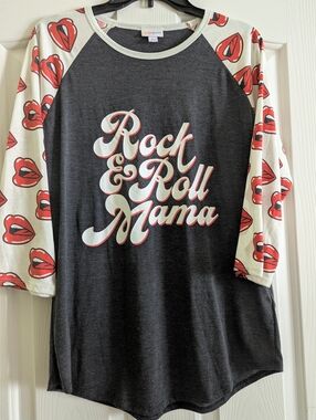 LuLaRoe Randy Black Raglan Tee with Red & Cream Lip Print Sleeves